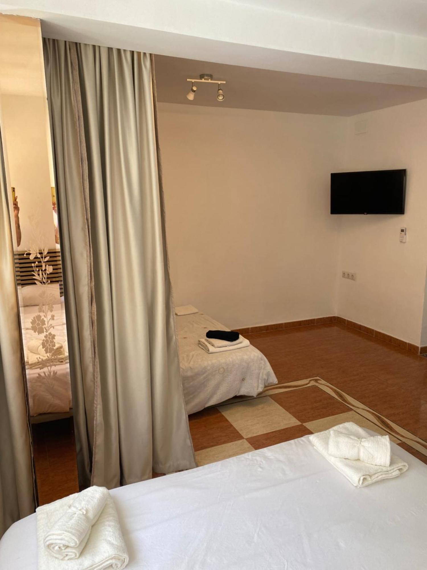 Habitaciones Con Bano Y Cocina Privada Βαλένθια Εξωτερικό φωτογραφία